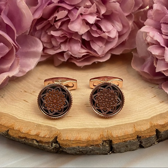 Elegant Laser Cut Floral Black and Rose Gold Round Cufflinks - Picture 4 of 16